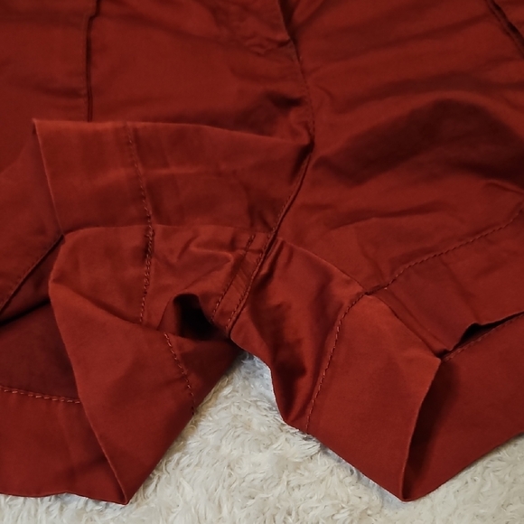 Old Navy Women's Deep Red Cargo Shorts - Picture 4 of 5
